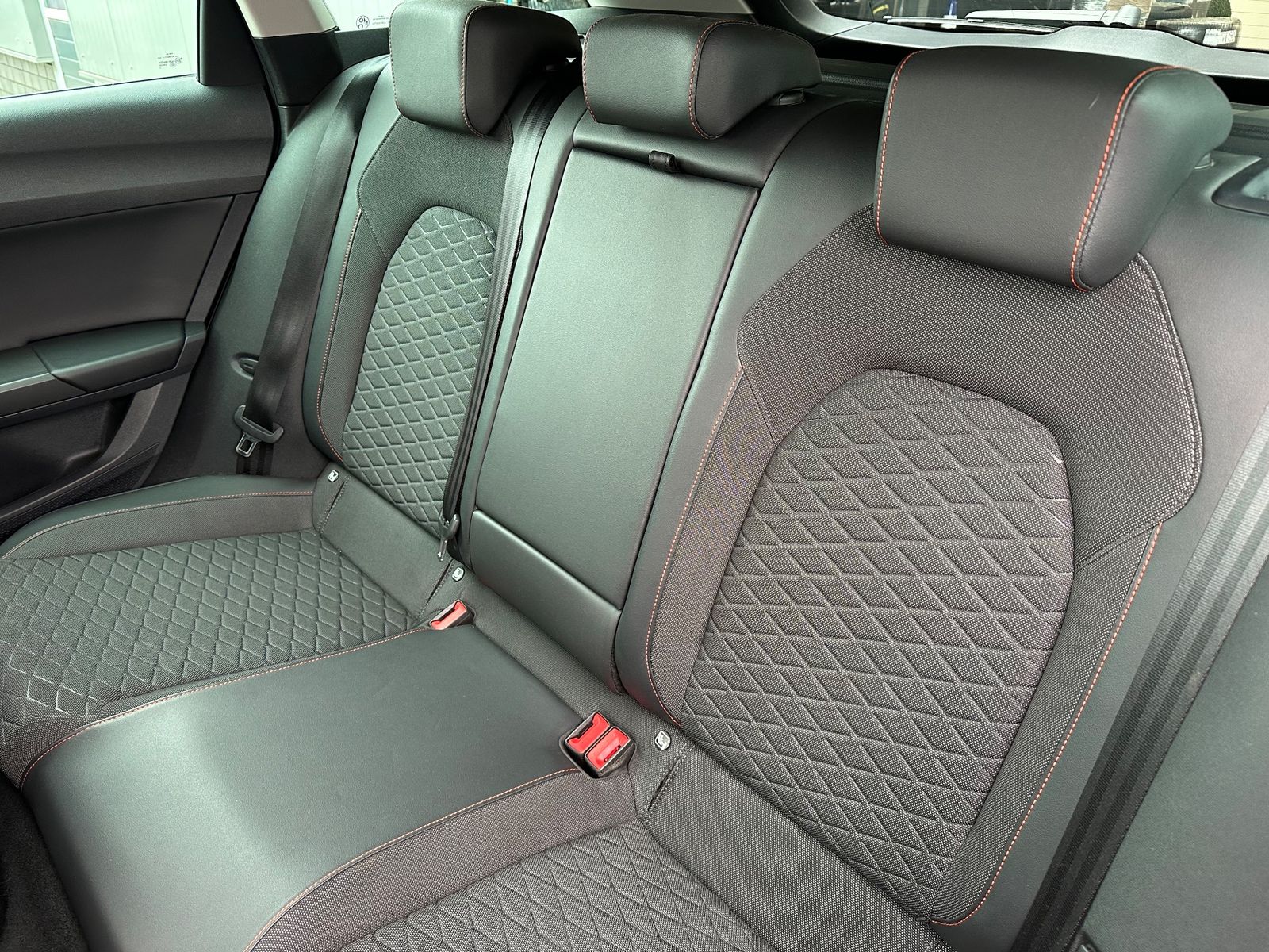 Fahrzeugabbildung SEAT Leon ST 2.0 TDI DSG FR NAV+LED+ACC+KAMERA