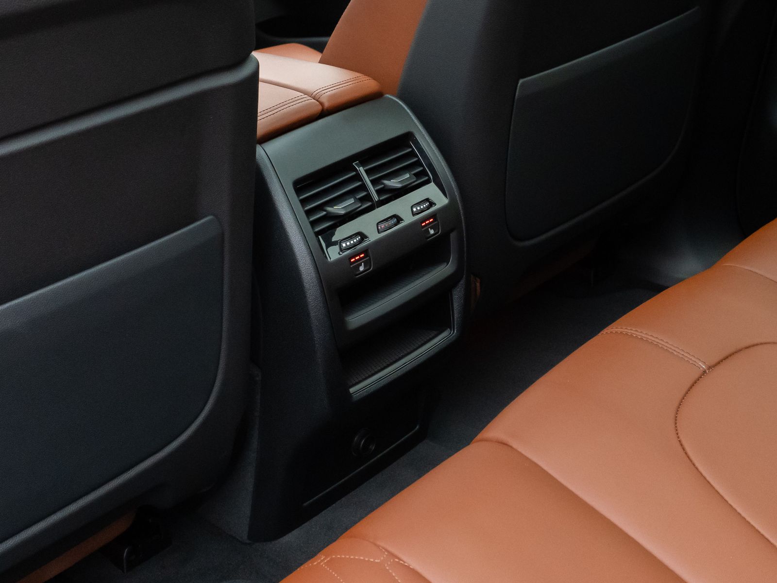 Fahrzeugabbildung BMW X5 xD30d M Sport Panorama Kamera Laser HUD HiFi