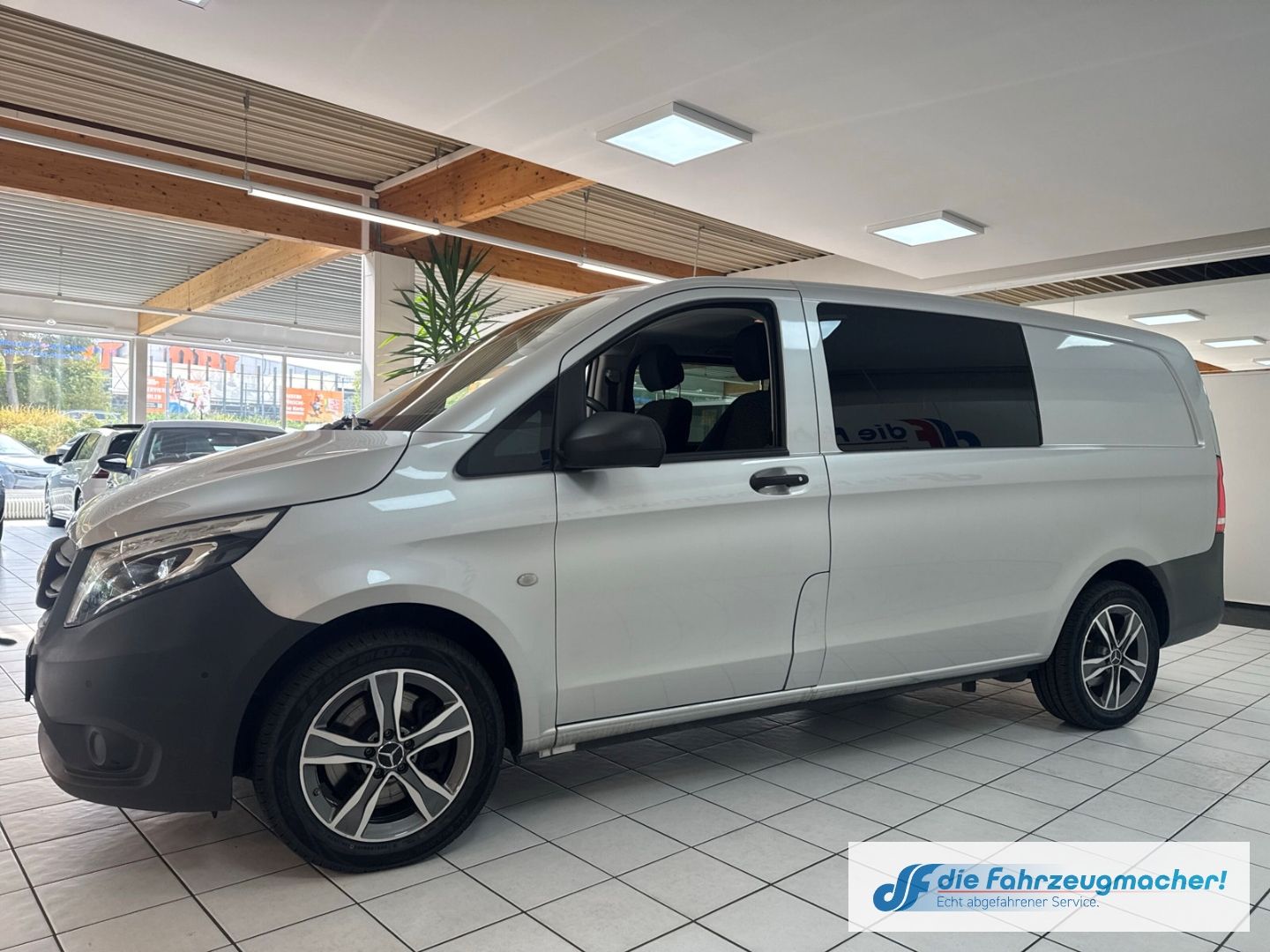 Fahrzeugabbildung Mercedes-Benz Vito Tourer 119 CDI 4x4 lang Navi LED Blendfrei