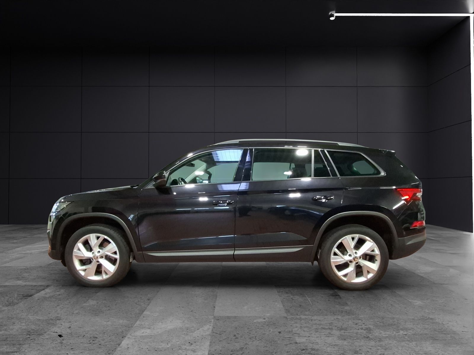 Fahrzeugabbildung SKODA Kodiaq TSI Tour DSG 4x4 Standhzg. Matrix AHK Nav
