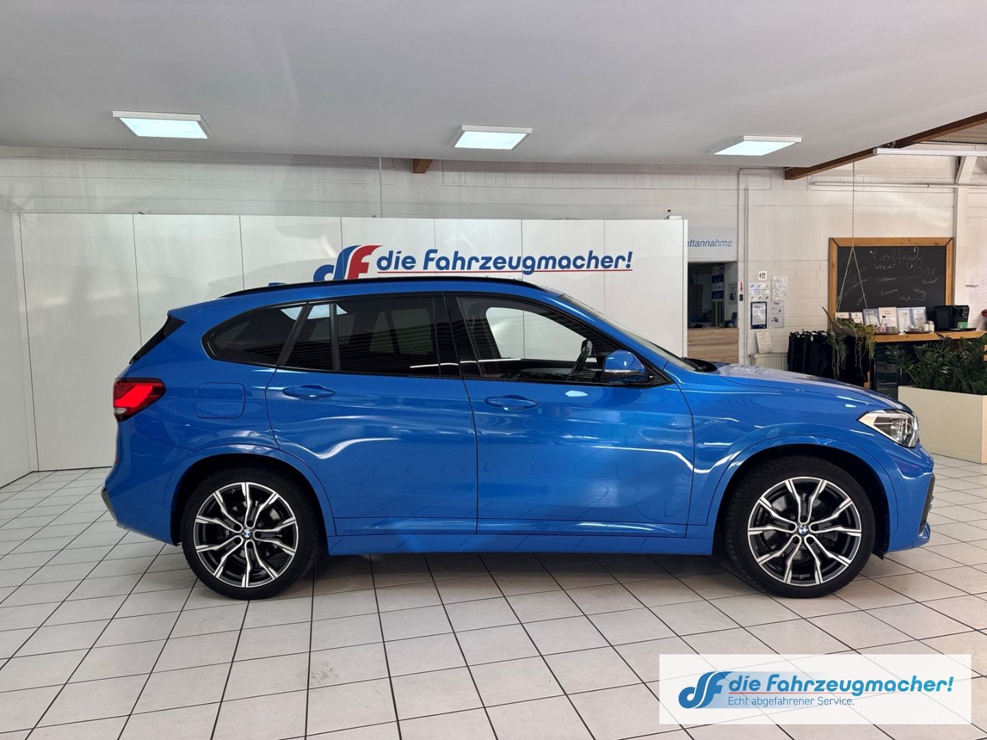 Fahrzeugabbildung BMW X1 xDrive 25 e M Sport M Sport Sportpaket HUD AH