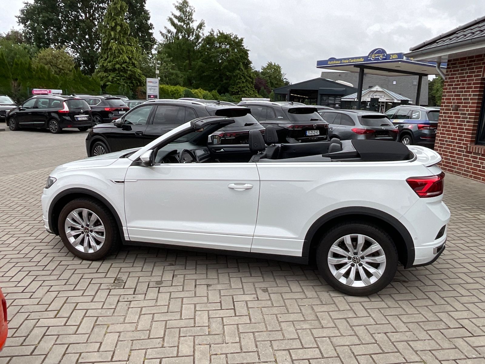 Fahrzeugabbildung Volkswagen T-Roc Cabriolet 1.5 TSI DSG R-Line,AHK,Kamera,AC