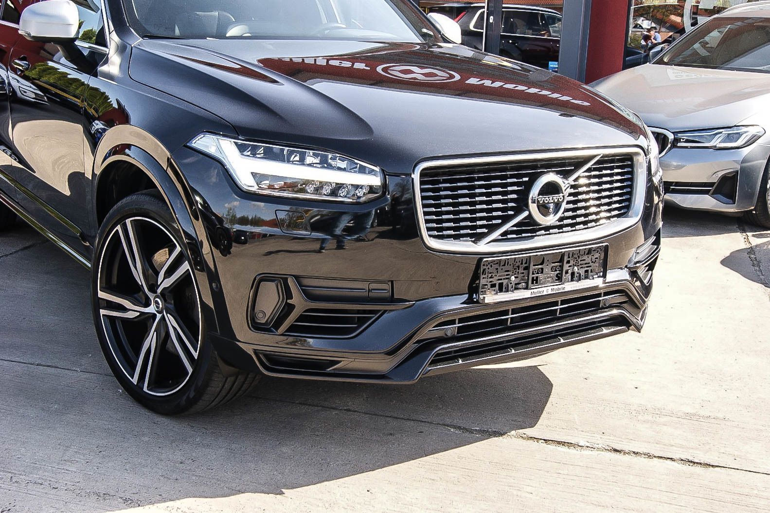 Fahrzeugabbildung Volvo XC90 T8 Hybrid R-DESIGN AWD 22-ZOLL STANDHEIZUNG