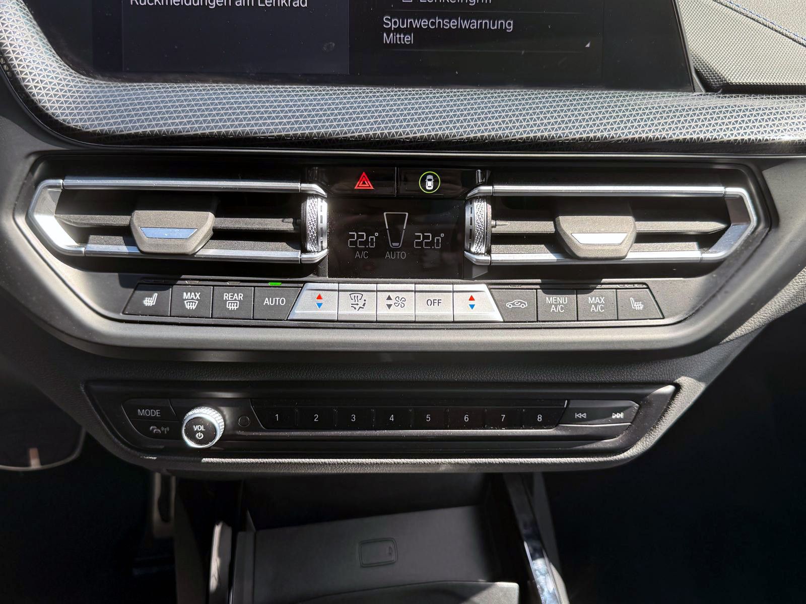 Fahrzeugabbildung BMW 118i Steptr. M-Sport LED PANO KAM SHZ CarPlay BT