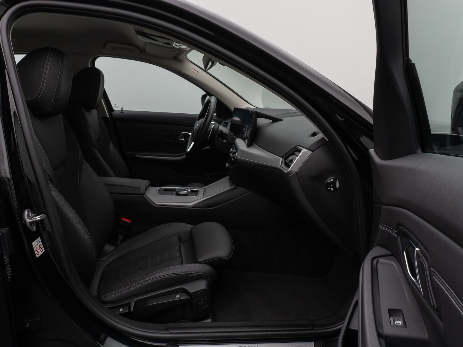 Fahrzeugabbildung BMW 330e DAB CockPit+ PDC Geschwindigkeitsreg Sport