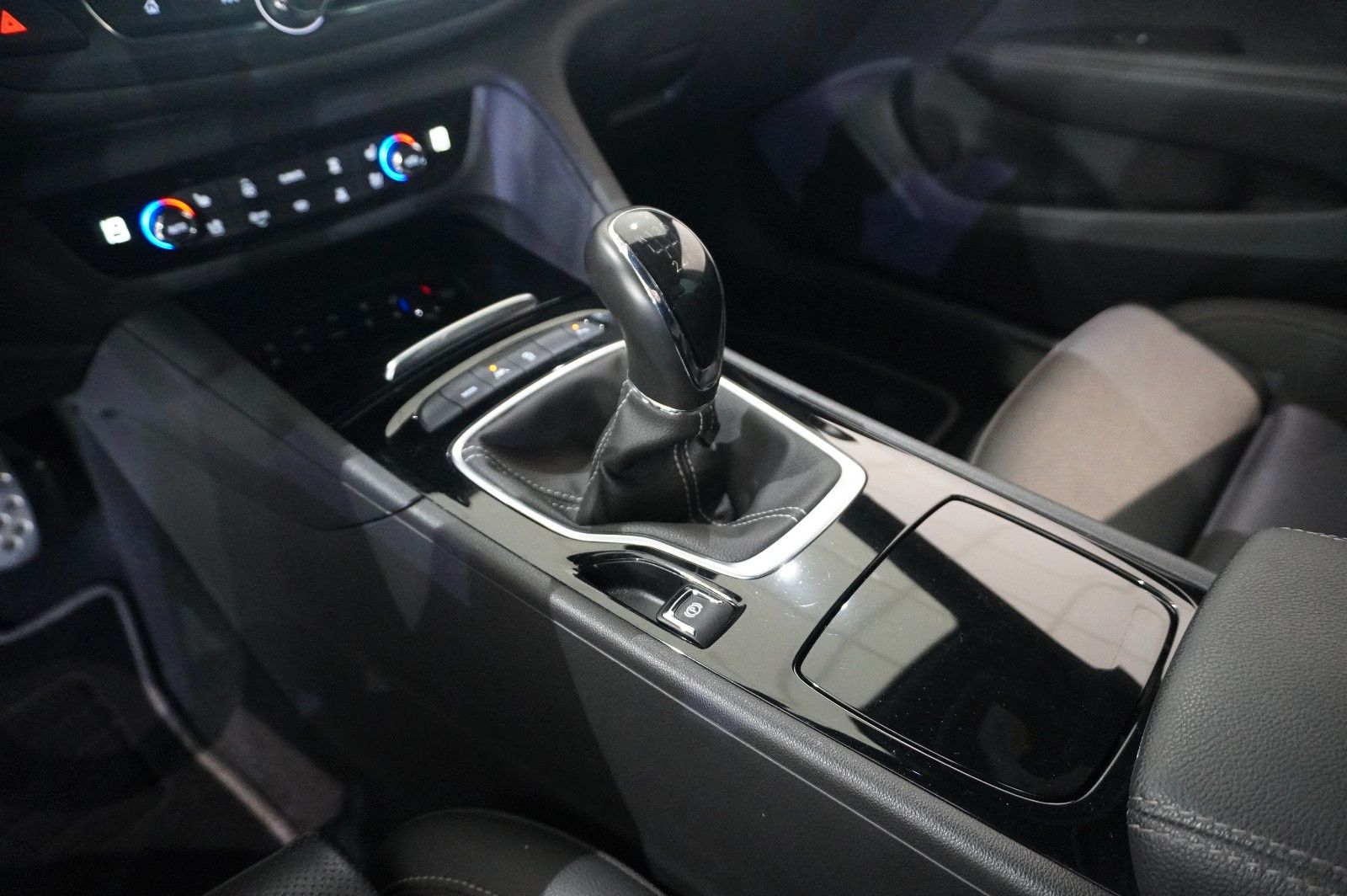 Fahrzeugabbildung Opel Insignia B ST 2.0D ULTIMATE NAVI/OPC/KAMERA/HUD