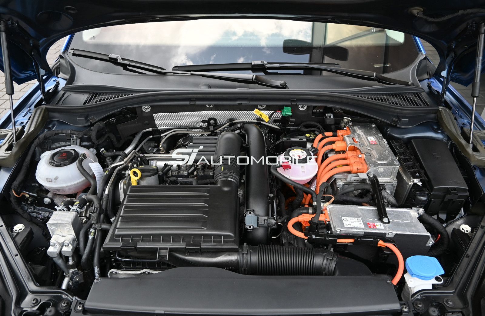 Fahrzeugabbildung SKODA Superb 1.4 TSI iV DSG AMBITION COMBI °AHK°PANO°