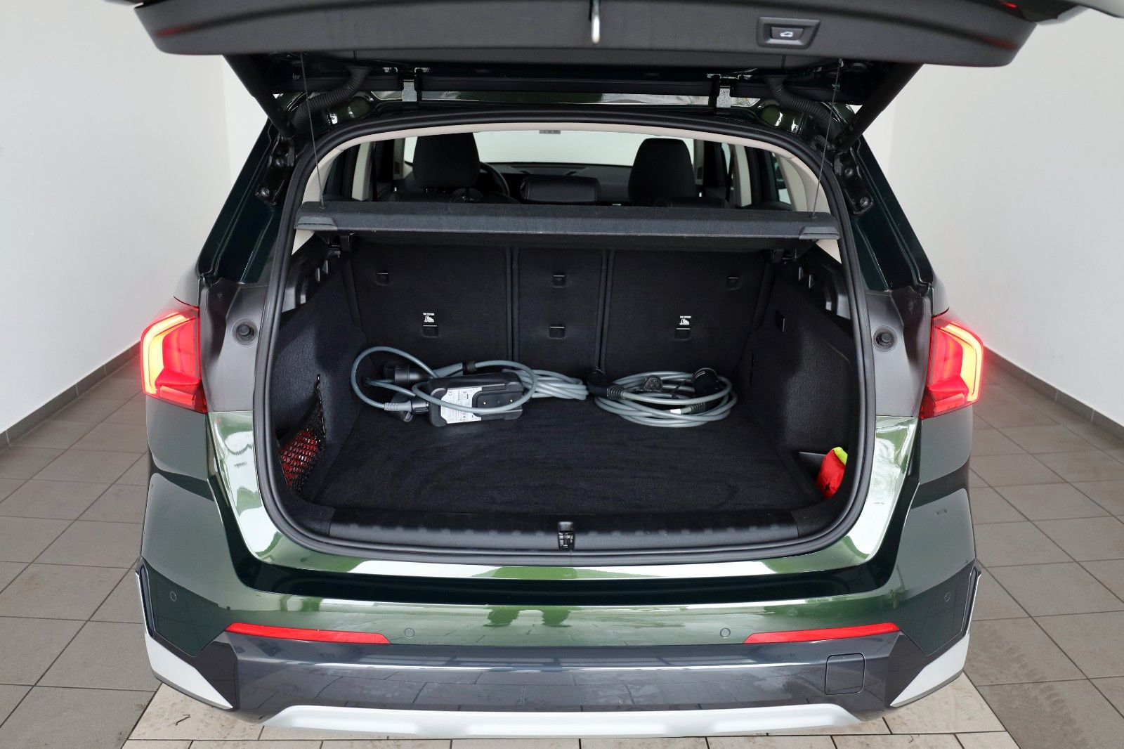 Fahrzeugabbildung BMW iX1 xDrive30 xLine,Leder,Navi,M Fahrwerk,Kamera