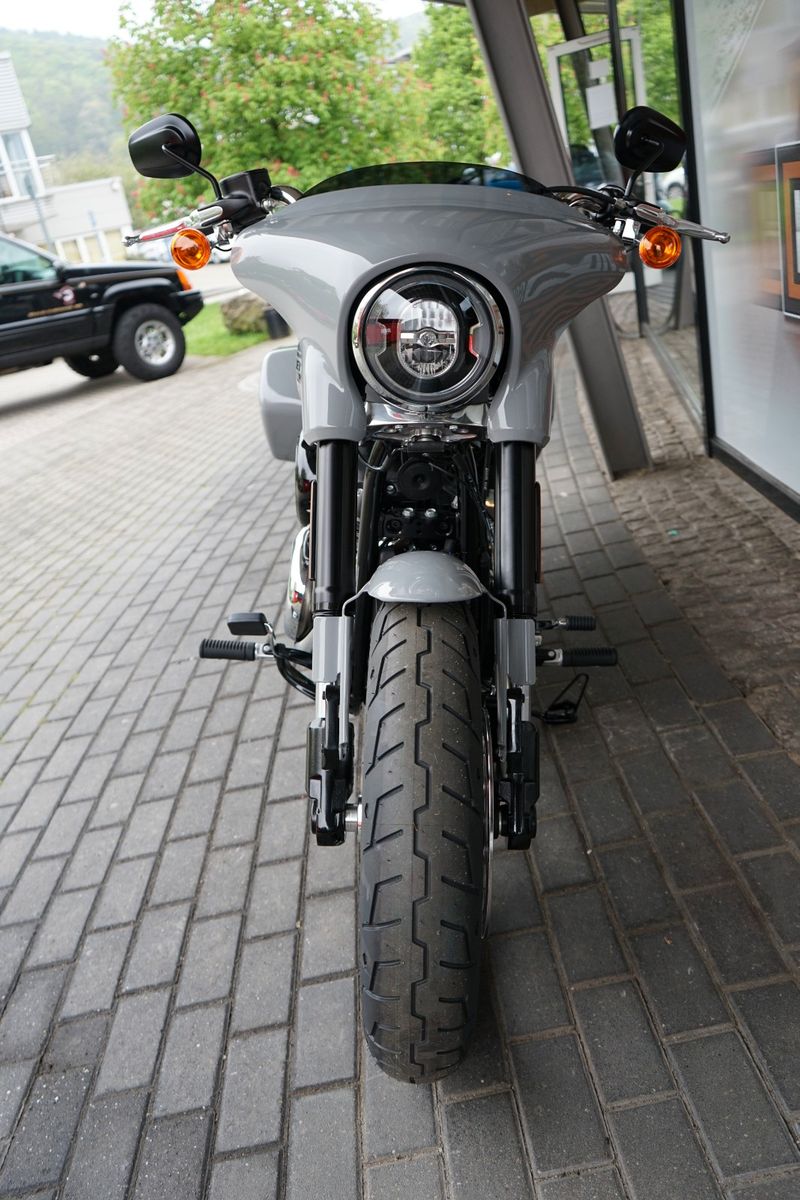 Fahrzeugabbildung Harley-Davidson Softail Sport Glide 107 Sofort Verfügbar 2024