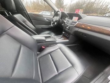 Mercedes E 220 - 11