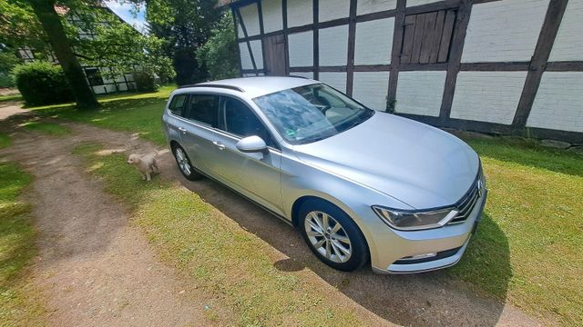 VW Passat Variant 2.0 TDI DSG  Trendline Variant...