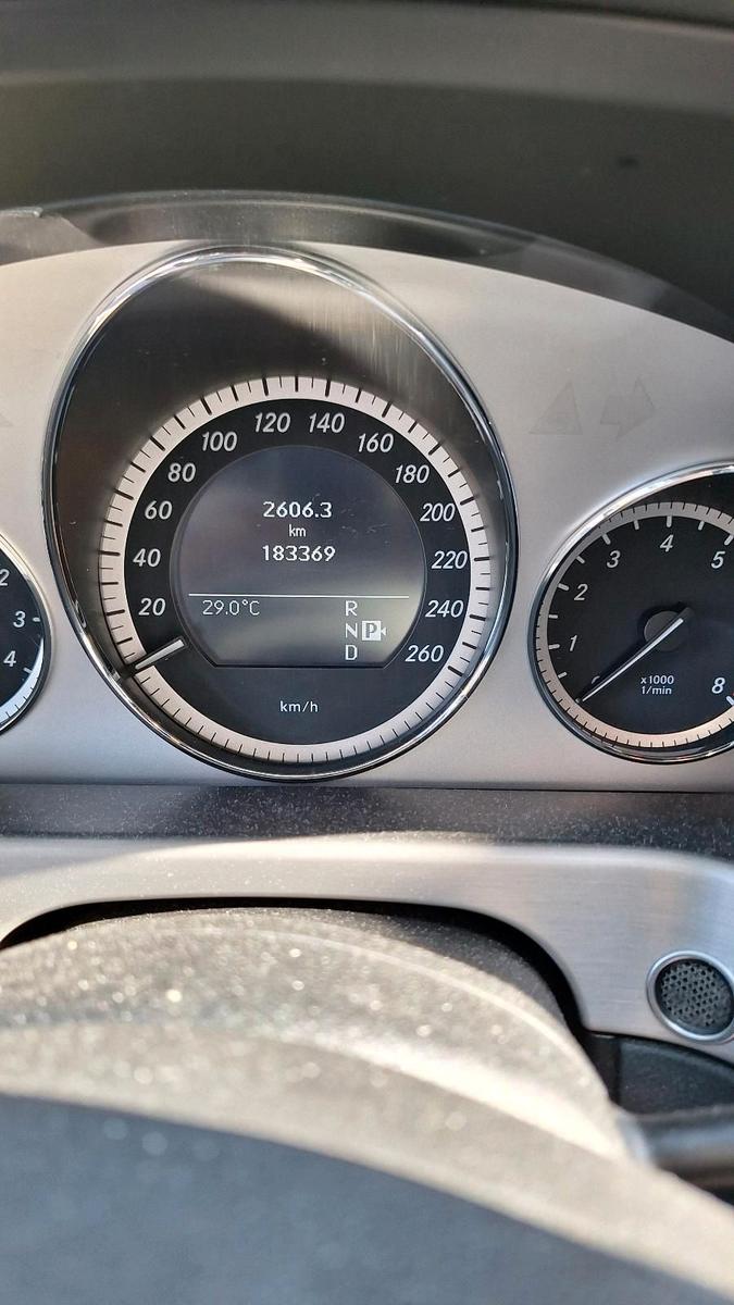 Mercedes-Benz E350 2010 — photo 11
