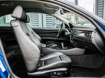 Fahrzeugabbildung BMW 325i Coupe M-Paket|SCHALTER|KLIMAA|LEDER|SHZ
