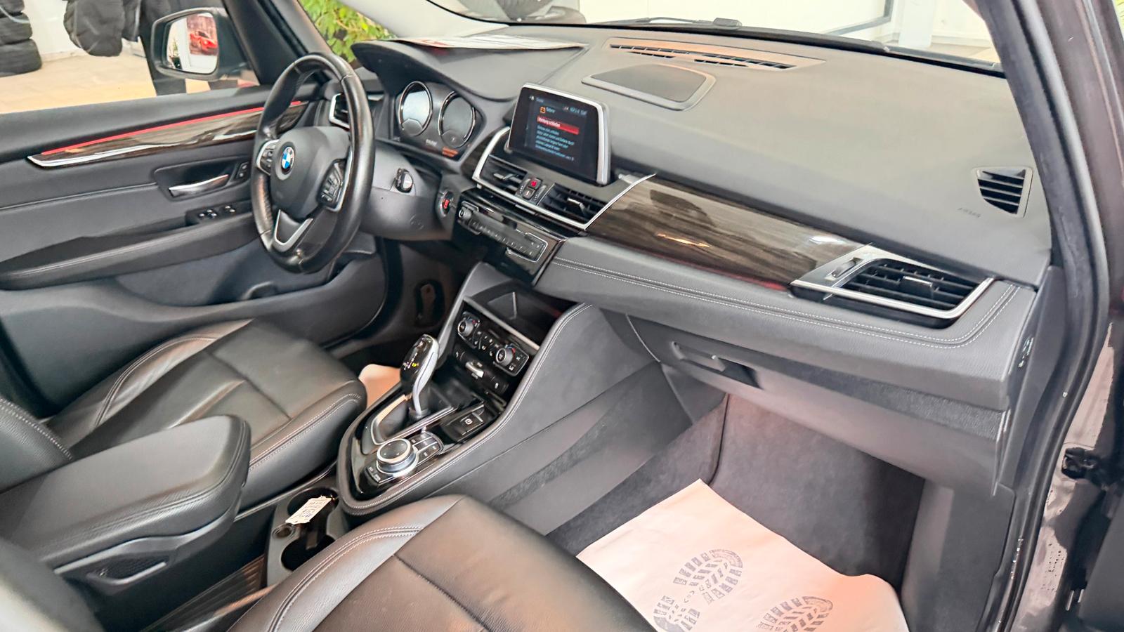 BMW 218 Gran Tourer xDrive Sport Line -