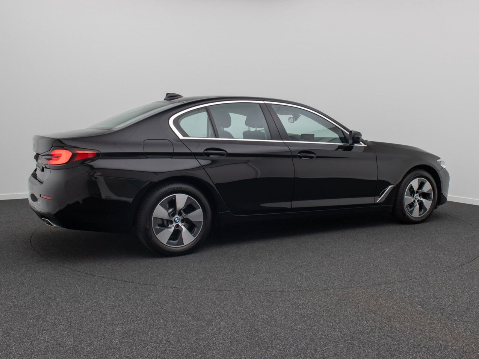 Fahrzeugabbildung BMW 530i Alarm DAB Kamera CockpitPro FernlichtAss