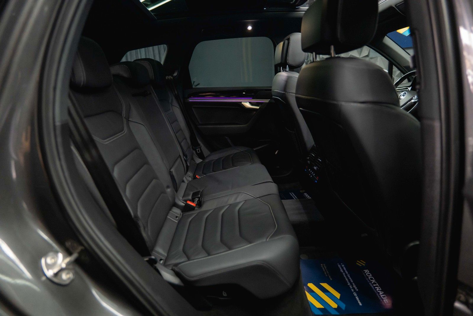 Fahrzeugabbildung Volkswagen Touareg V6 R-Line+ 4Motion *Pano*Matrix*DAB*19%*