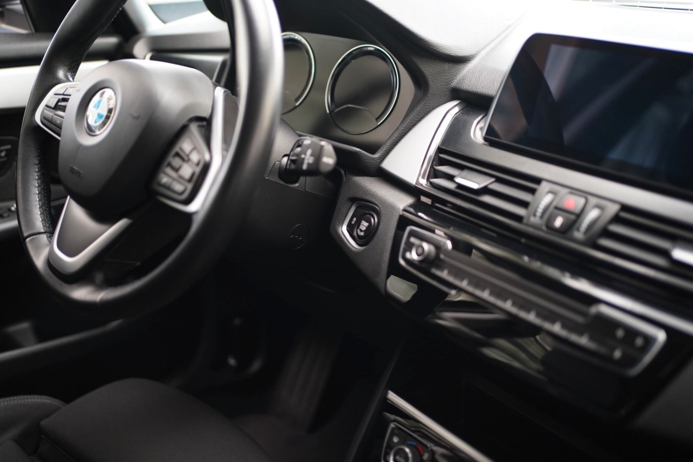 Fahrzeugabbildung BMW 218iA Active Tourer Advantage +AHK+Navi+LED+PDC+