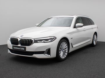 Fahrzeugabbildung BMW 530e Tour Luxury Line HiFi Pano AHK Kamera DAB