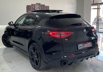 Alfa-Romeo Stelvio - 8