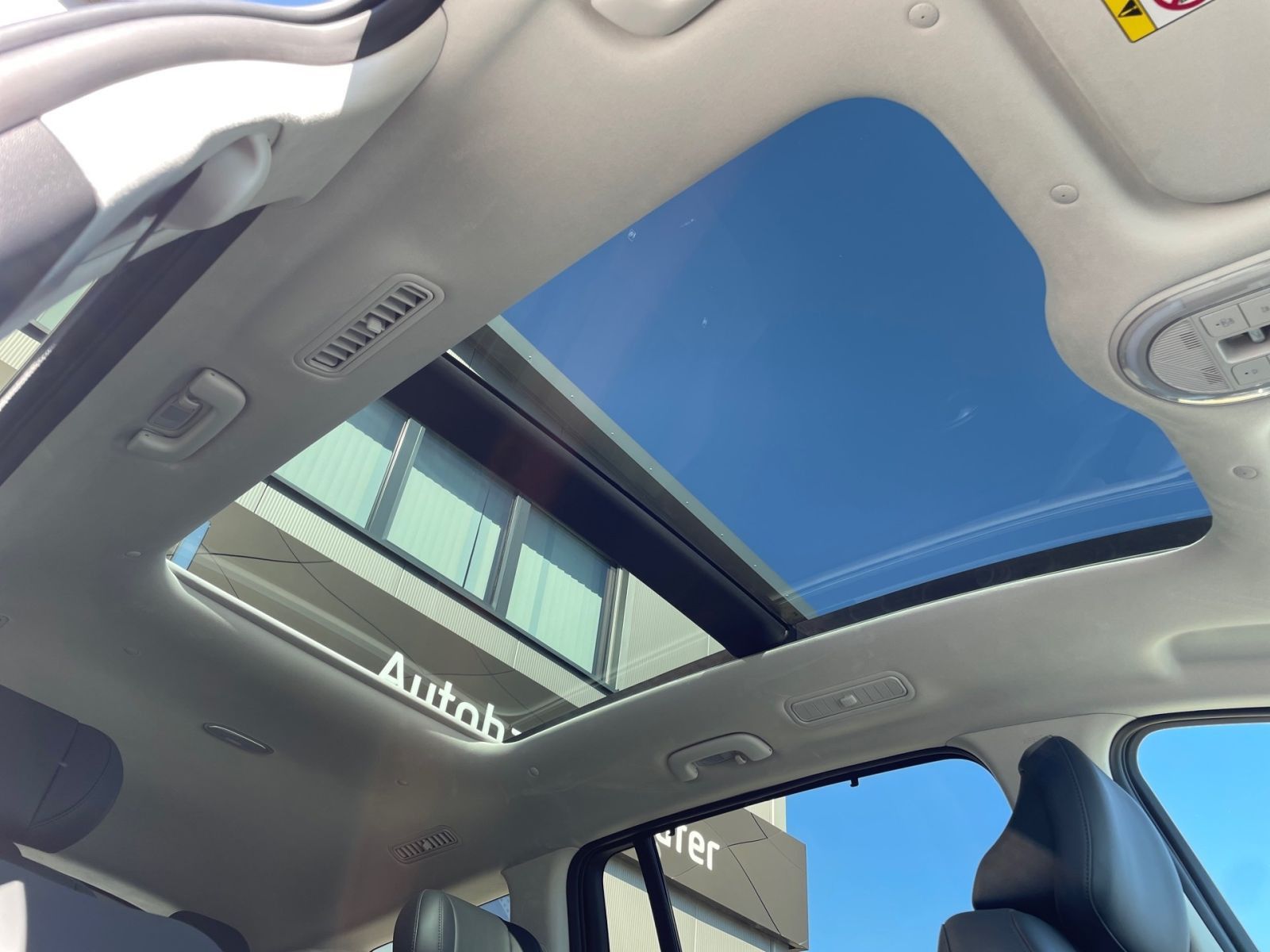 Fahrzeugabbildung Hyundai IONIQ 9 UNIQ 110 kWh 4WD 6-Sitzer Panno Relax