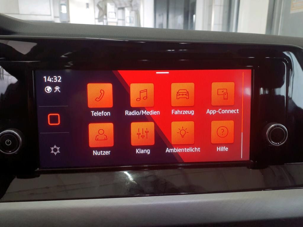 Fahrzeugabbildung Volkswagen Golf Var. 1.5 TSI Life-LED-ACC-APPS-DAB-PDC-