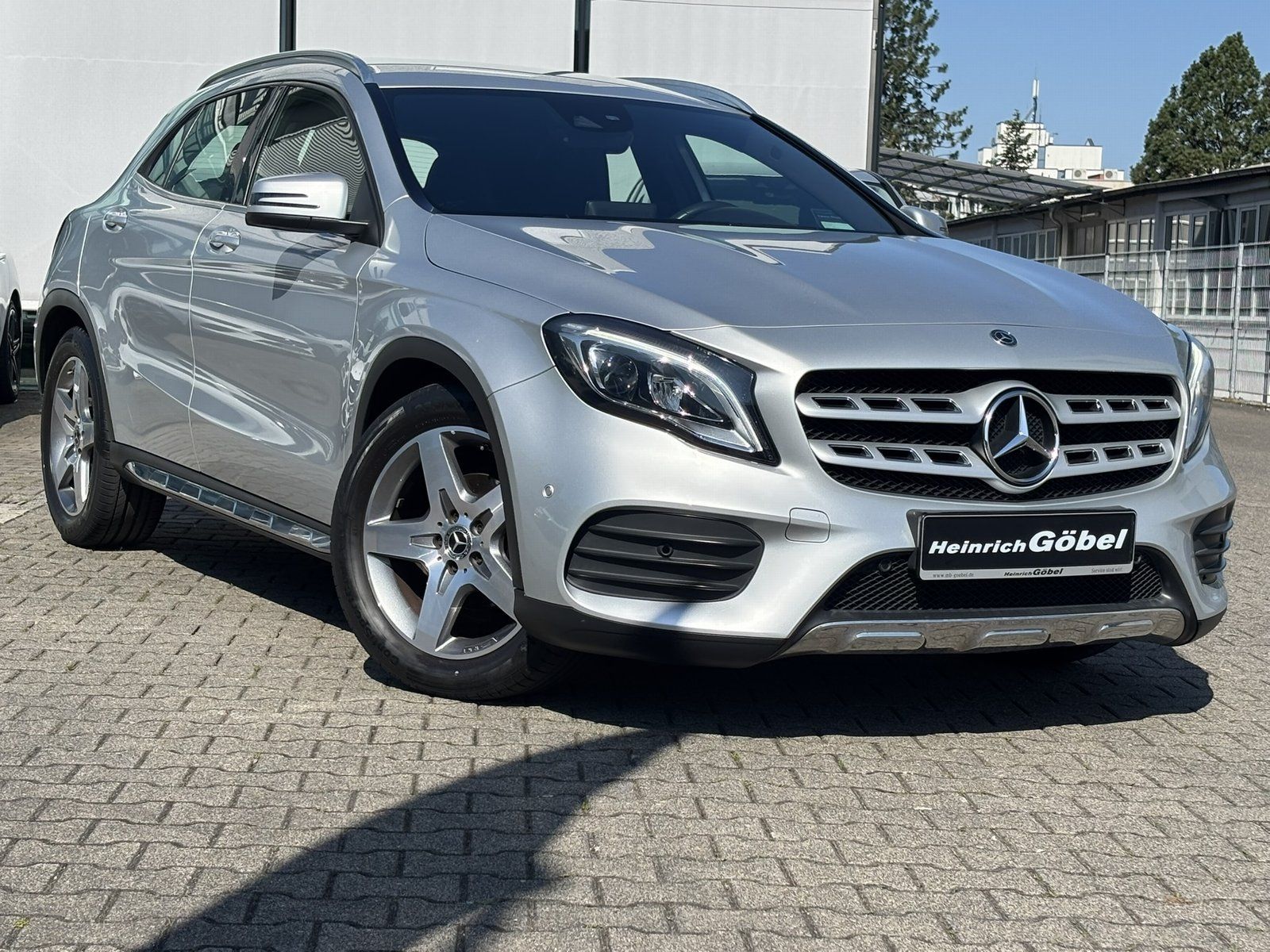 Fahrzeugabbildung Mercedes-Benz GLA 200 AMG*LED*DIGITALES-RADIO*NAVI*CD-PLAYER*