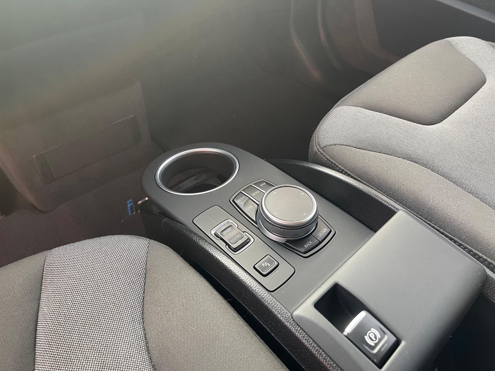 Fahrzeugabbildung BMW i3s KAMERA*SHZ*Business-Paket*20ZOLL*LED