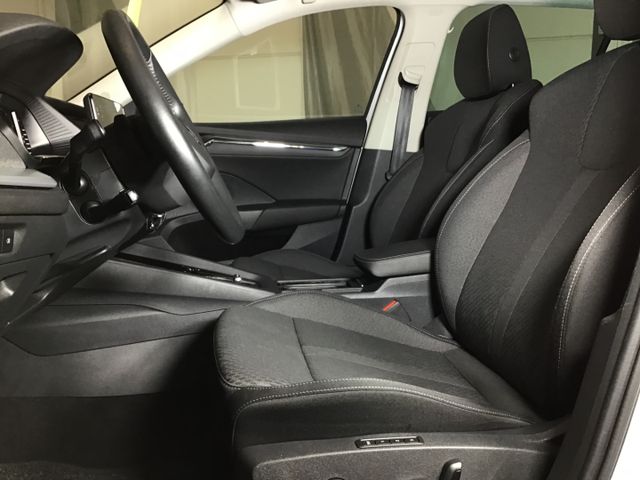 Fahrzeugabbildung Skoda Octavia Style 2.0 TDI Combi DSG/NAVI/ACC/HUD/LED