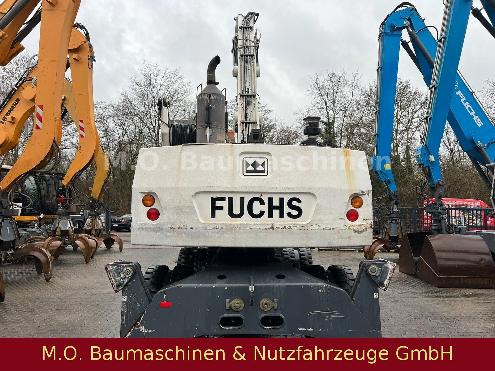 Fahrzeugabbildung Fuchs Terex MHL 320 / Polyp/ Liftkabine/