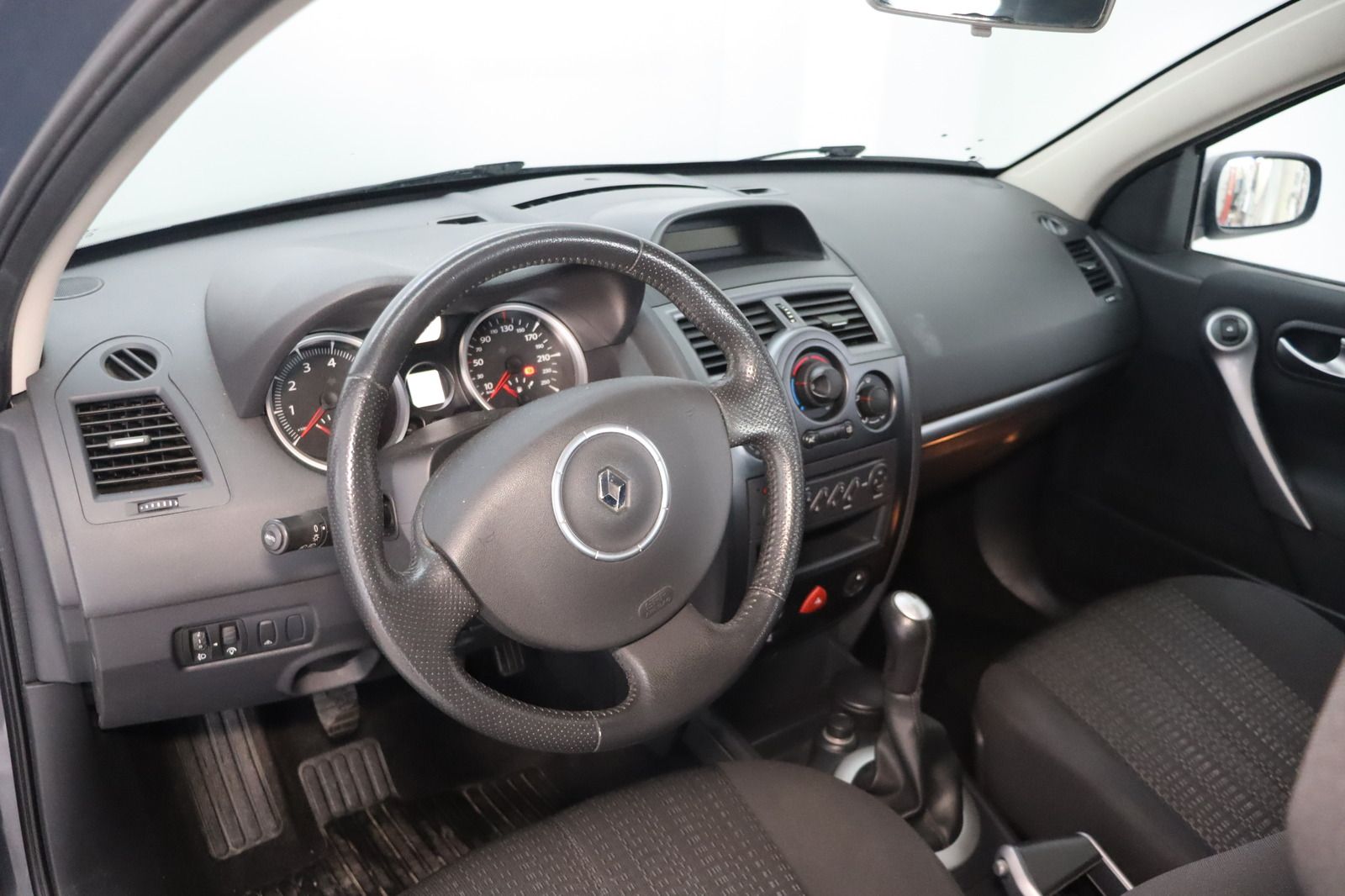 Fahrzeugabbildung Renault Megane 1.6 16V Dynamique HU/AU 09.27