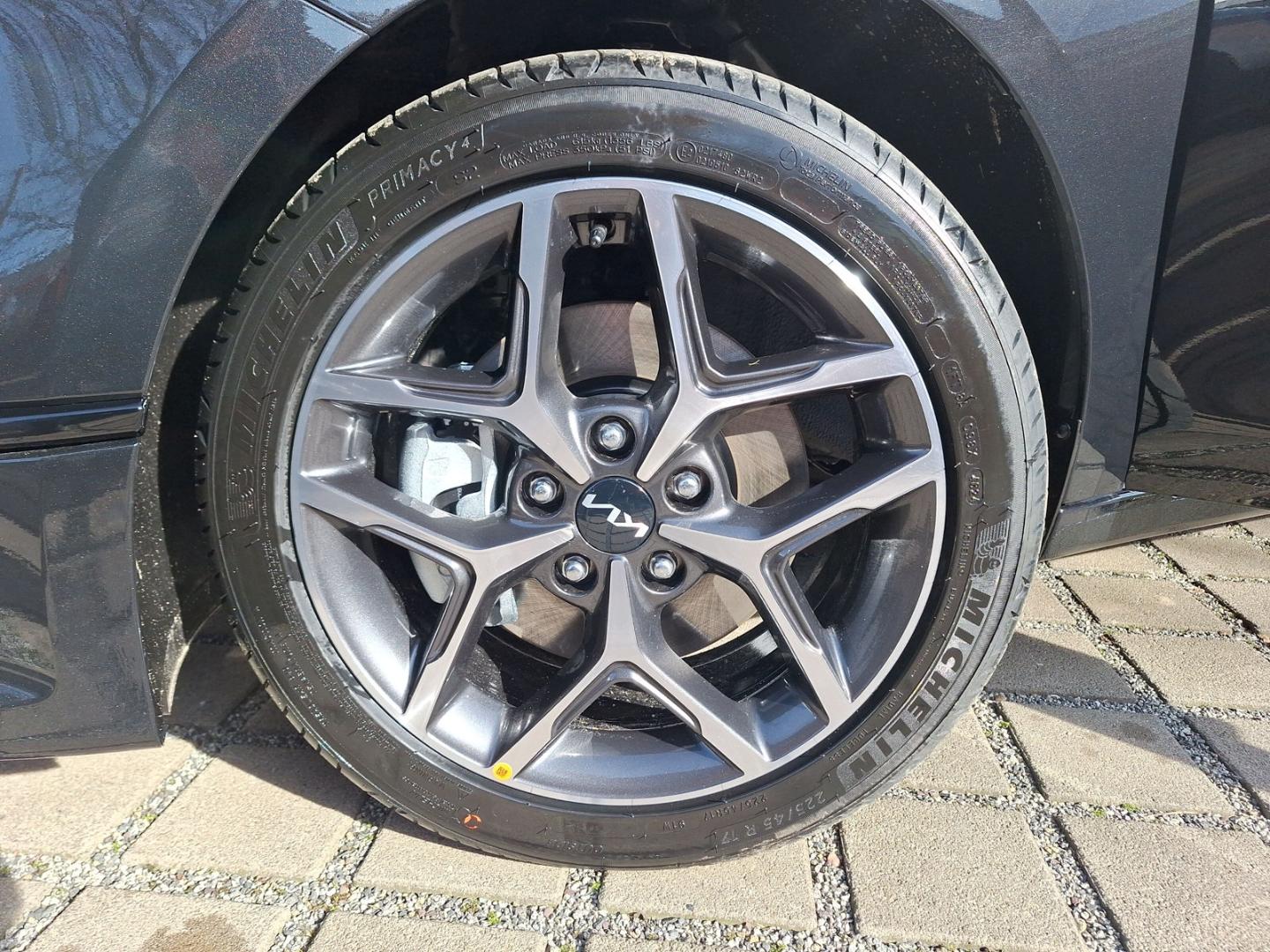 Kia Ceed_sw Ultimate Edition 1.5 DCT Mild-Hybrid Sty