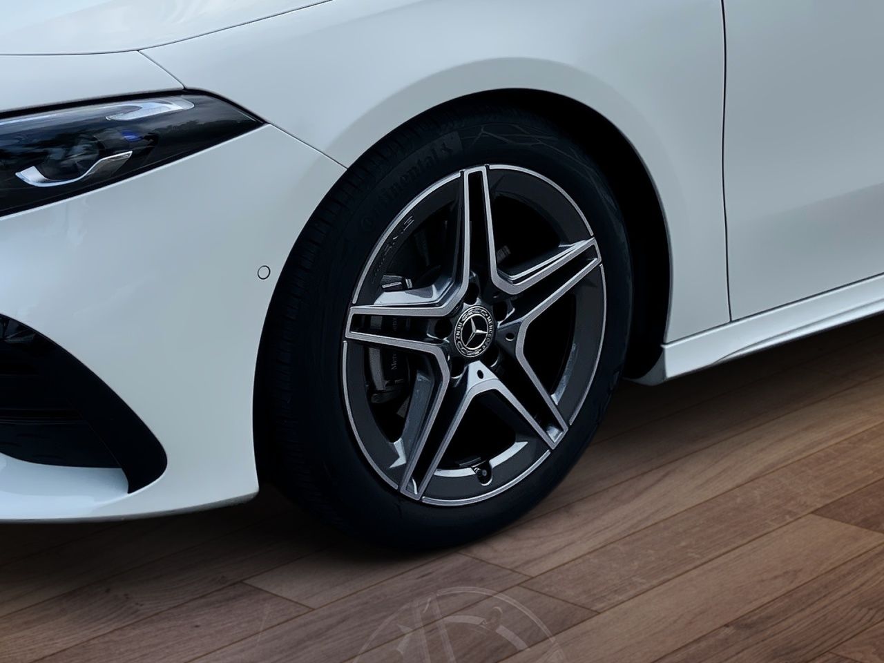 Fahrzeugabbildung Mercedes-Benz A 200 AMG+AHK+PANO+MULTIB+360°+DISTR+KEYL+CARPL
