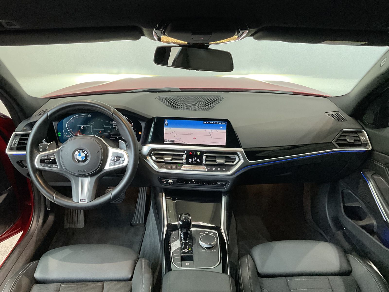 Fahrzeugabbildung BMW 320i Touring Sport Line M Lederlenkrad