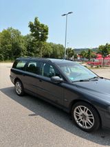 Volvo V70 T5 -2,3 - Volvo V70 mit Benzin-Antrieb: Leder, Kombi, Automatik, Klimaanlage