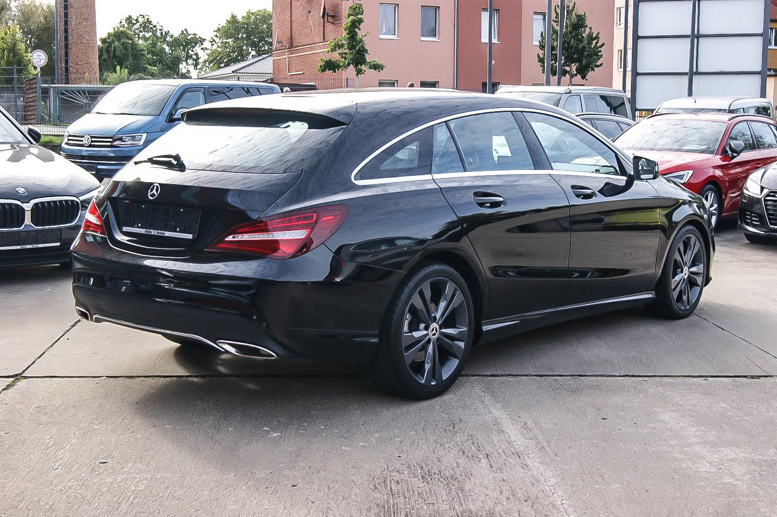 Fahrzeugabbildung Mercedes-Benz CLA 200 Shooting Brake 7G-DCT LED KEYLESS NAVI