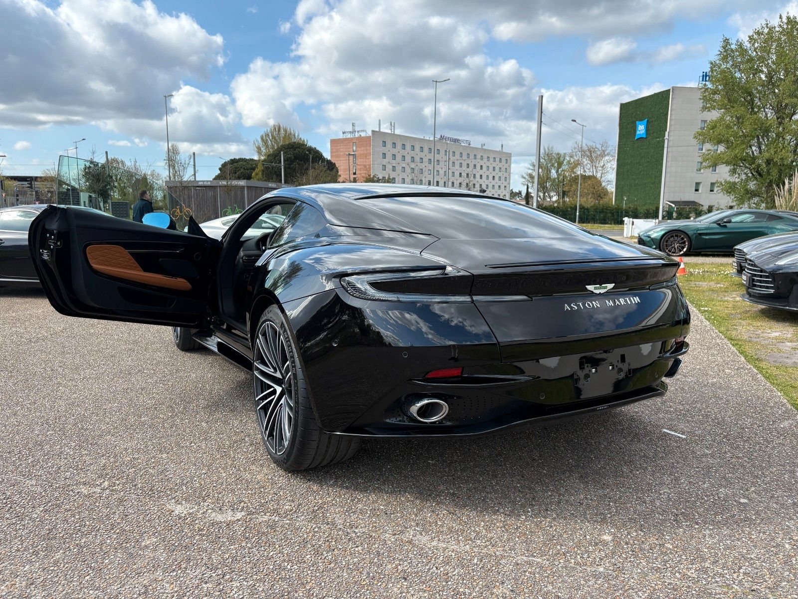 Aston Martin DB12 4.0 V8 imagem 3
