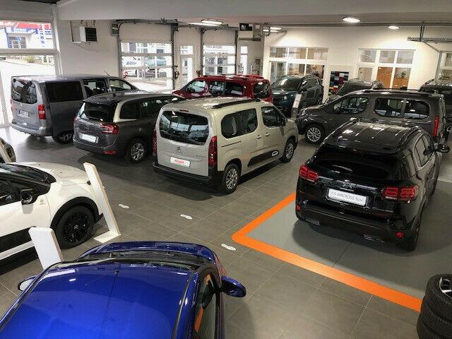 showroom-image-top