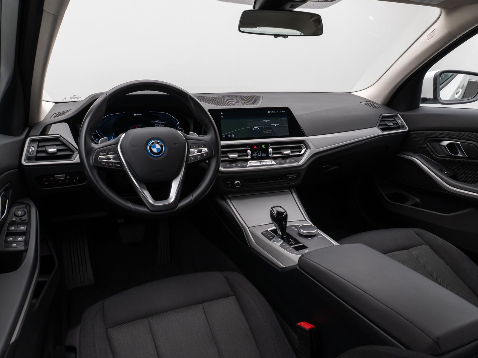 Fahrzeugabbildung BMW 320e 360°DAB WLAN CockPiPro DrivAssis LED Alarm