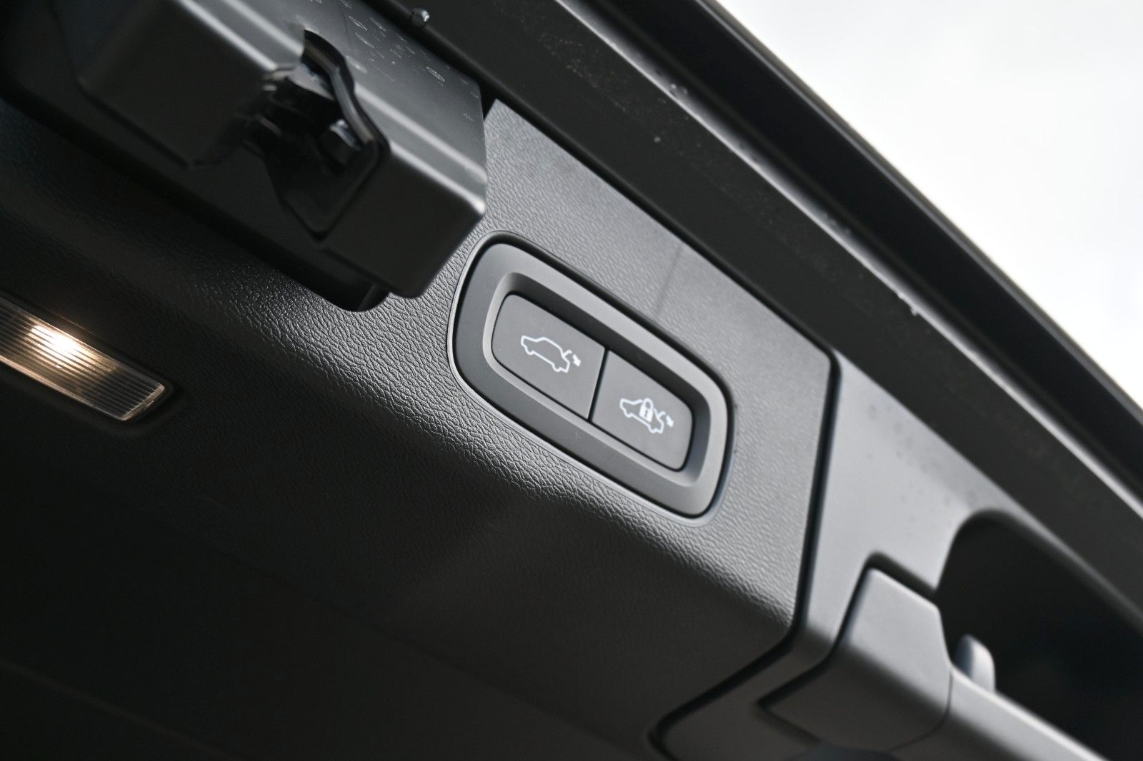 Fahrzeugabbildung Volvo XC60 T8 R Design PHEV MAPS*Luft*B&W*STHZG*HUD*