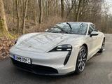 Porsche Taycan wie neu, sehr gepflegt, wenig KM - Porsche Taycan von privat
