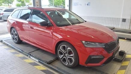 SKODA Octavia Combi RS 4x4 CHALLENGE HEADUP pACC AHZV