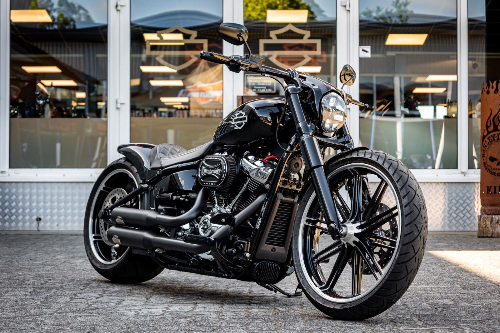 Fahrzeugabbildung Harley-Davidson FXBRS Breakout 114 cui - Jekill & Hyde