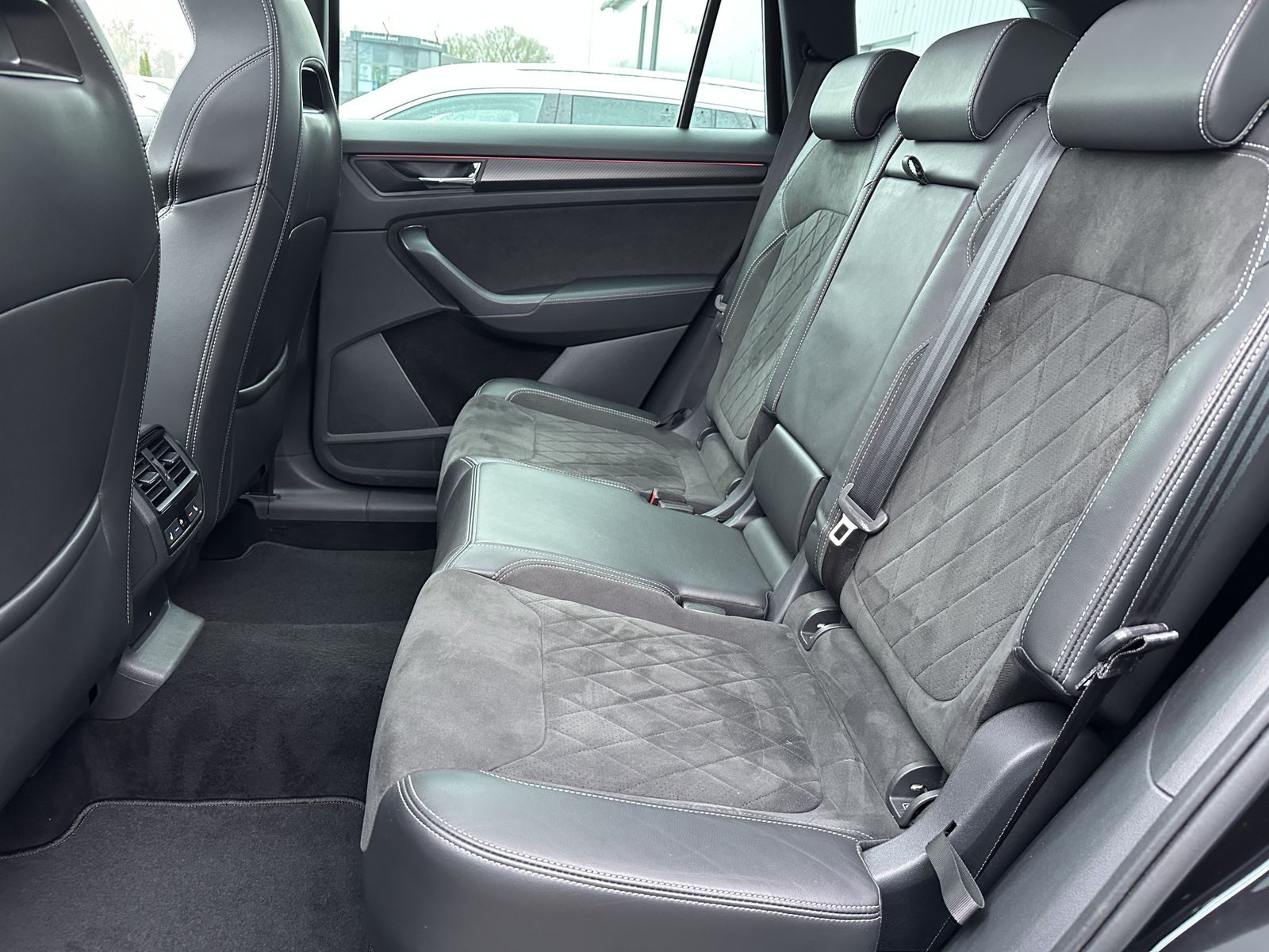 Fahrzeugabbildung SKODA Kodiaq 2.0 TDI 4x4 DSG Sportline NAV+LED+ACC+KAM