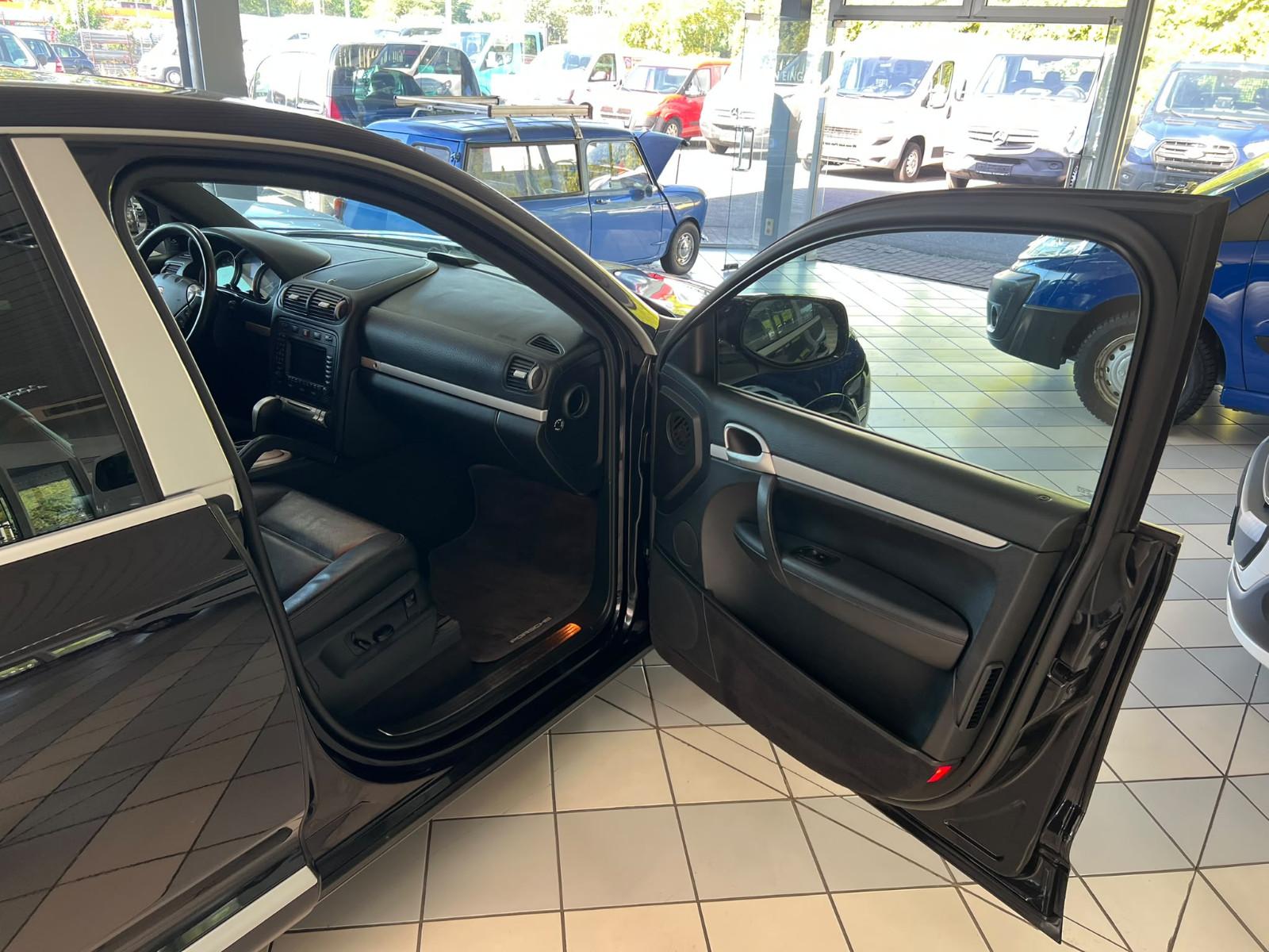 Porsche Cayenne S 4.8 V8 385 ch BVA 4x4 / Suspension pneumatique PASM / Toit ouvrant / Cuir / Jantes 20"
