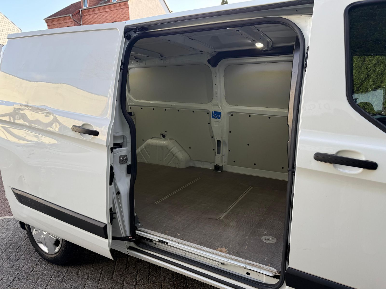 Fahrzeugabbildung Ford Transit Custom 300 L2 3Si+NAVI+SHZ+KAM+DAB+SYNC3