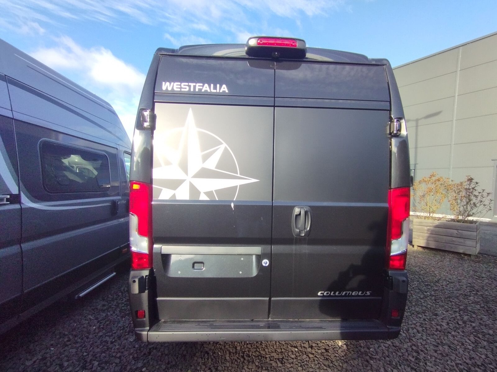 Fahrzeugabbildung Westfalia Columbus 640 E 180 PS Automatik 4.25 t Skyview