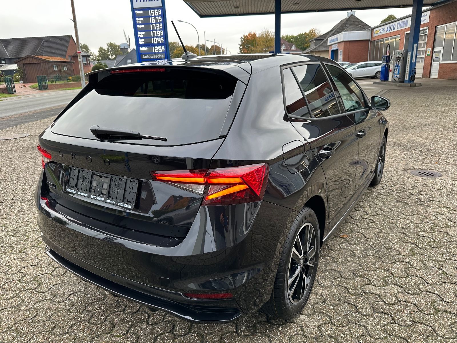 Fahrzeugabbildung SKODA Fabia Monte Carlo 1.0 TSI DSG ACC/SHZG/CarPlay