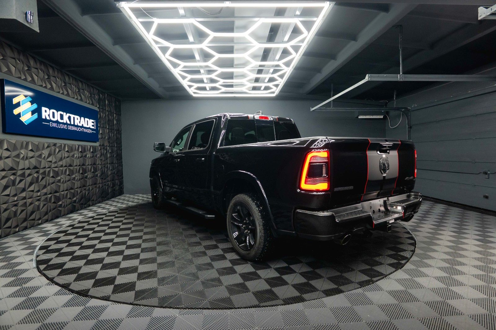 Fahrzeugabbildung Dodge RAM 5.7 V8 HEMI 4x4 LIMITED Style Night-Edition