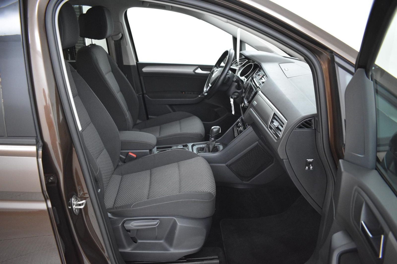 VW Touran 1.4 TSI Comfort 7SI+NAVI+LED+SHZ+ACC+AHK+ - Image 11