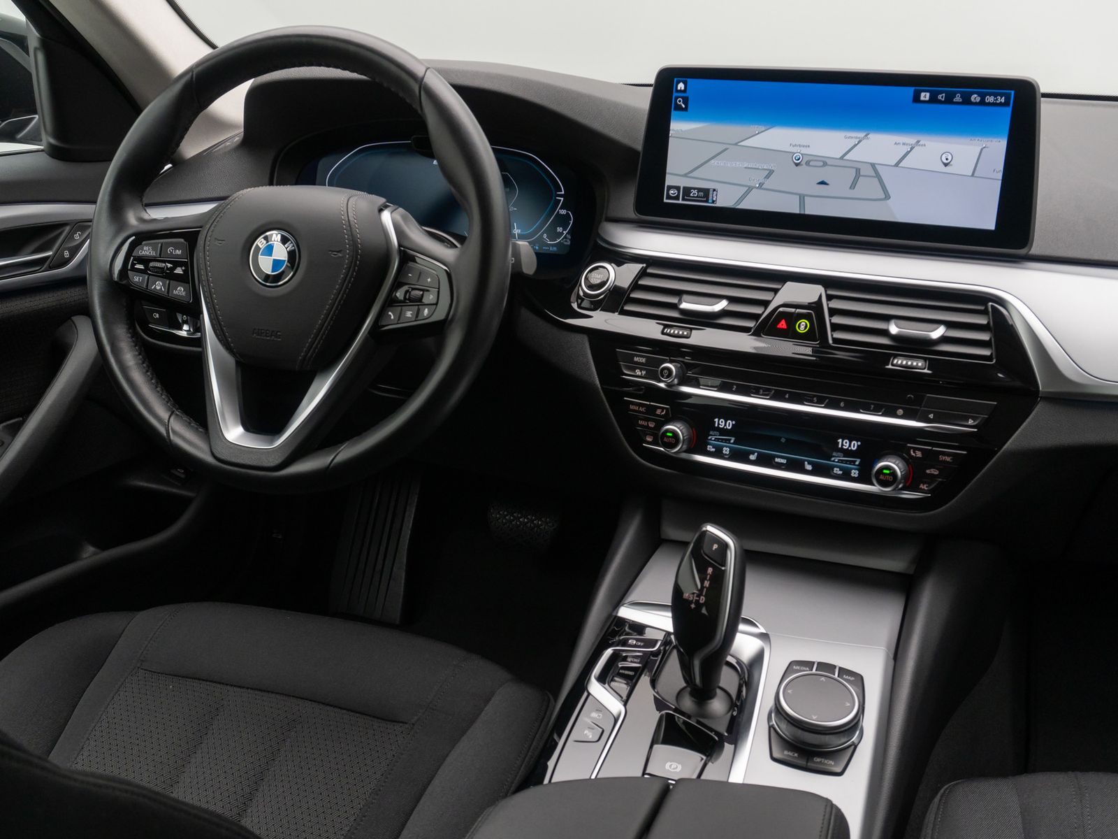 Fahrzeugabbildung BMW 530e ACC Kamera DAB Laser AHK Komfort WLAN Sport